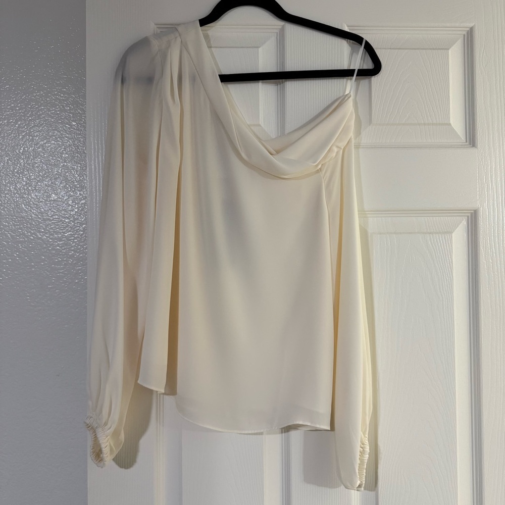 NWT Krisa Twist One Shoulder Top in Cream - size small